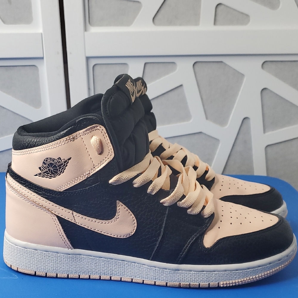 Jordan Women's Sneakers in Black and Peach